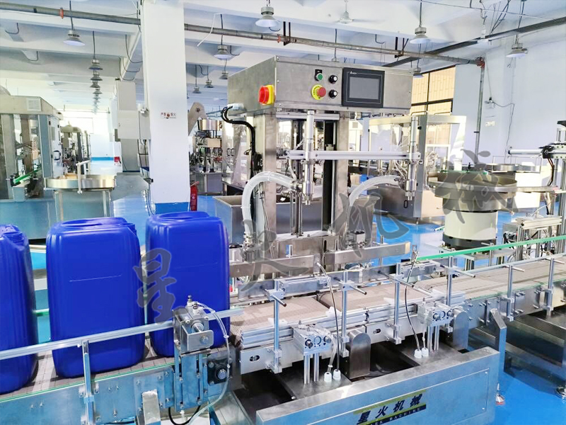 雙頭化工液體稱重式灌裝生產線以創新智能技術為基礎