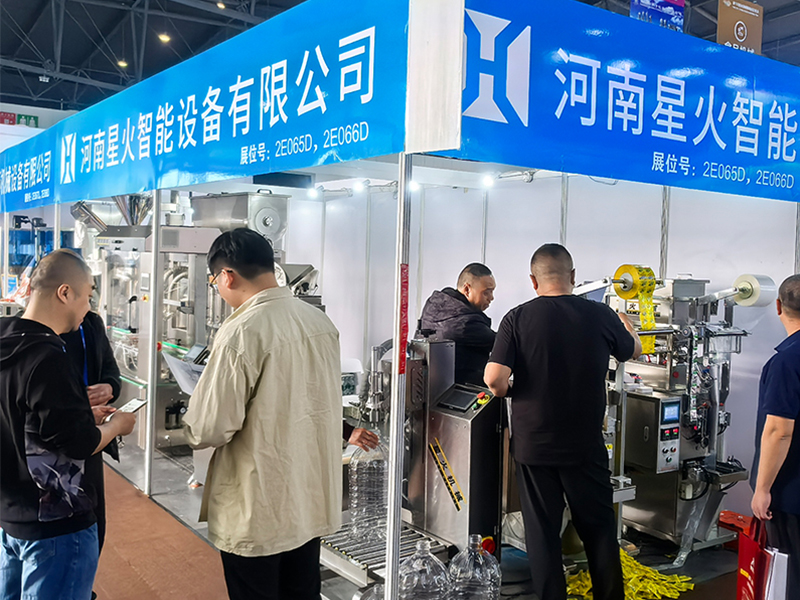 星火全自動多頭液體灌裝機在全國糖酒交易會上成功出圈！
