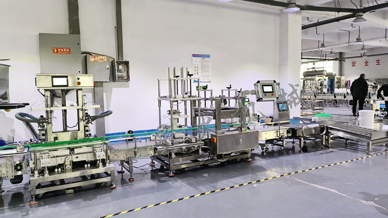 南京星火包裝機(jī)械的15L液體水溶肥稱重灌裝機(jī)更適合哪個行業(yè)？